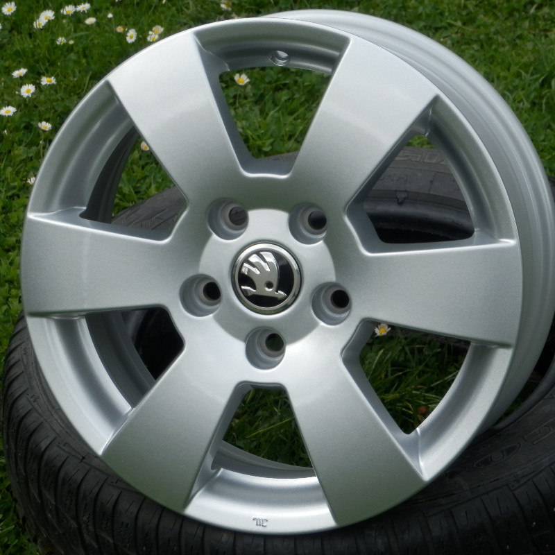 ŠKODA DEIMOS OCTAVIA II, III nové logo 6x15 5x112 ET47.00 stříbrná ŠKODA DEIMOS OCTAVIA II, III nové logo 6x15 5x112 ET47.00 stříbrná